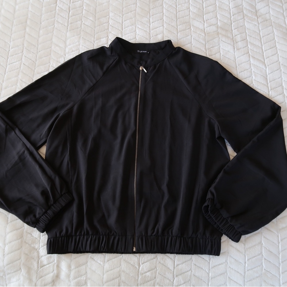 Style House black lightweight jacket